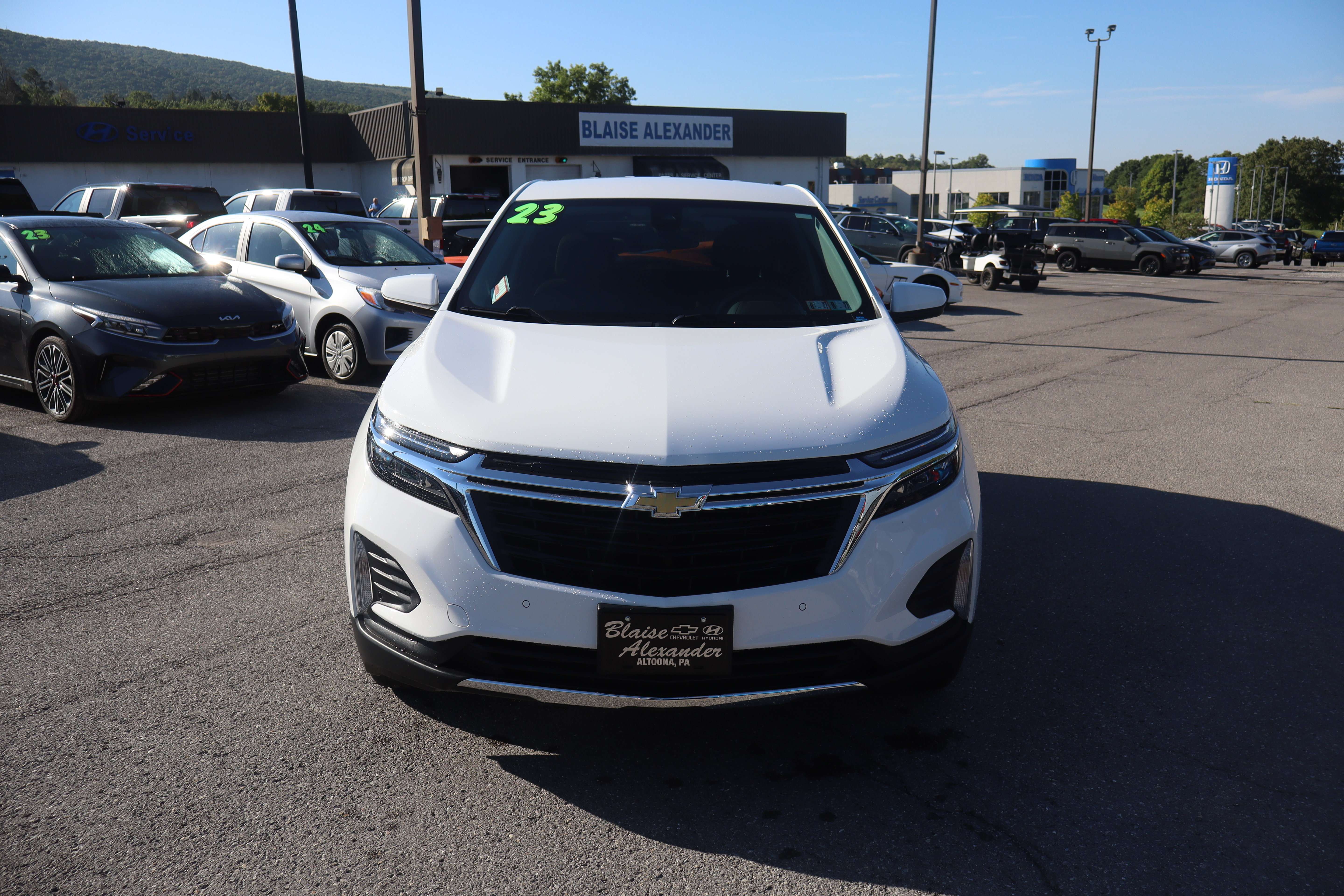 Used 2023 Chevrolet Equinox LT w/ LPO, Floor Liner Package AWD/4WD image 9