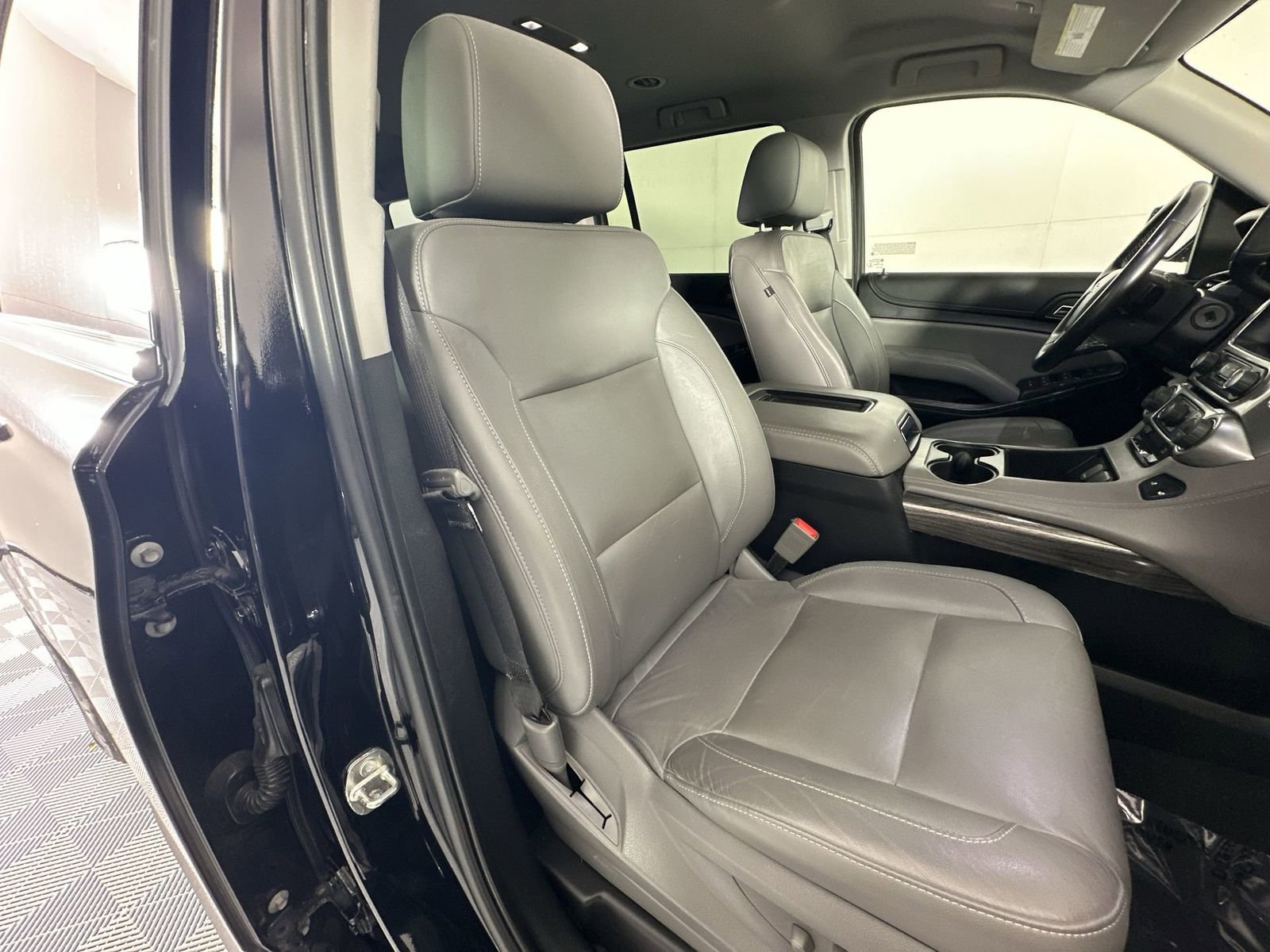 Used 2020 Chevrolet Suburban LT RWD image 26