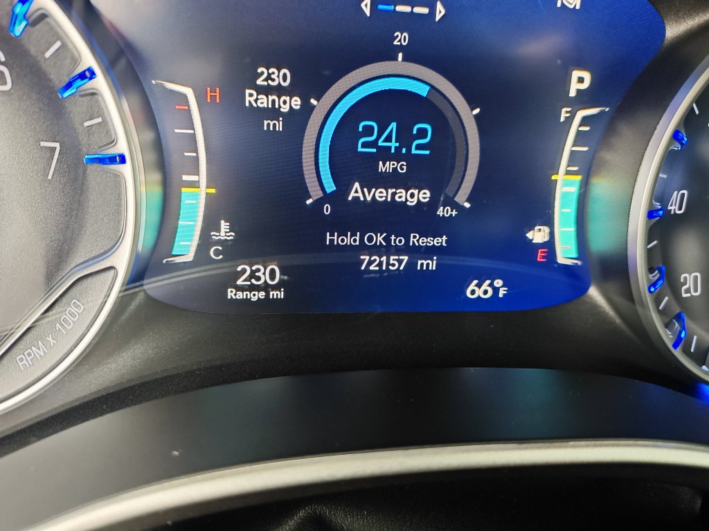 Used 2024 Chrysler Pacifica Touring-L FWD image 19