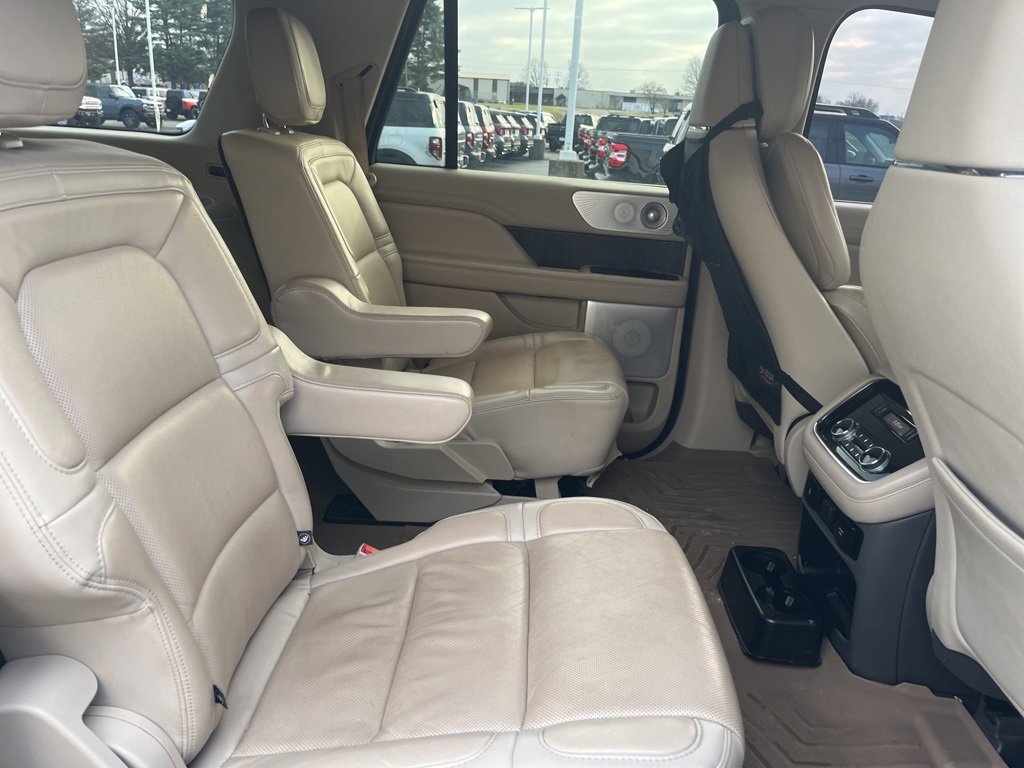 Used 2021 Lincoln Navigator L Reserve image 7