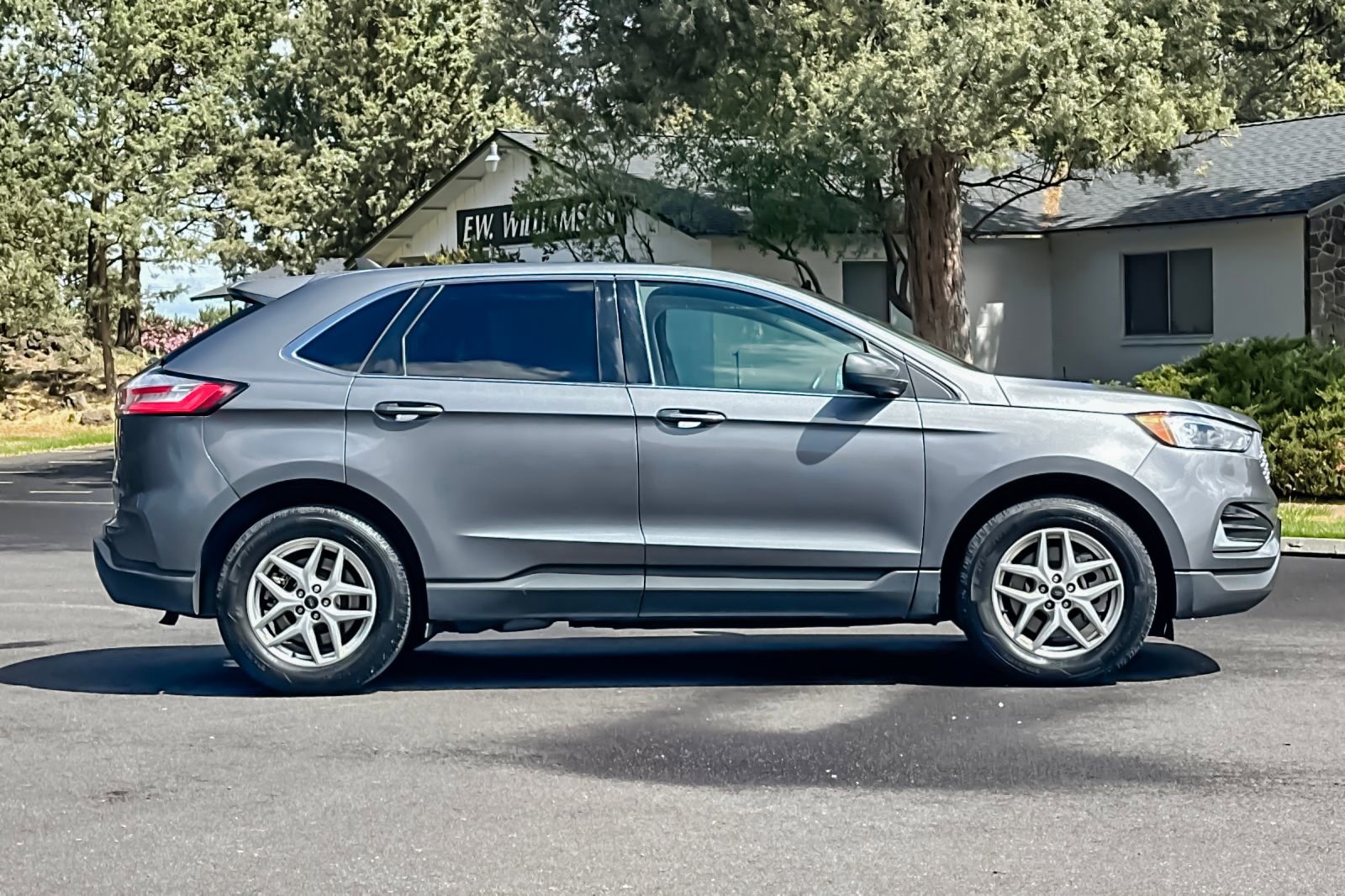 Used 2024 Ford Edge SEL AWD/4WD image 3