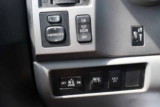 Used 2012 Toyota Tundra 4x4 CrewMax w/ Tow Pkg image 19