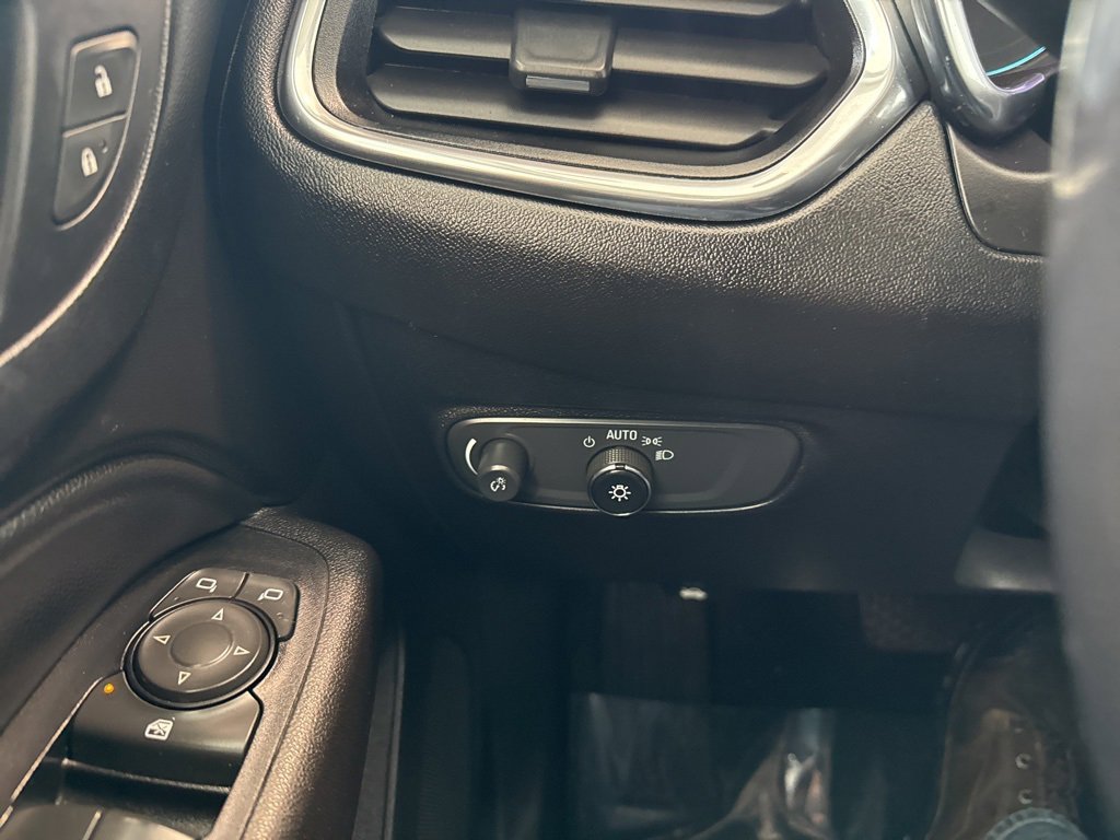 Used 2019 Chevrolet Equinox LT w/ Driver Convenience Package image 25