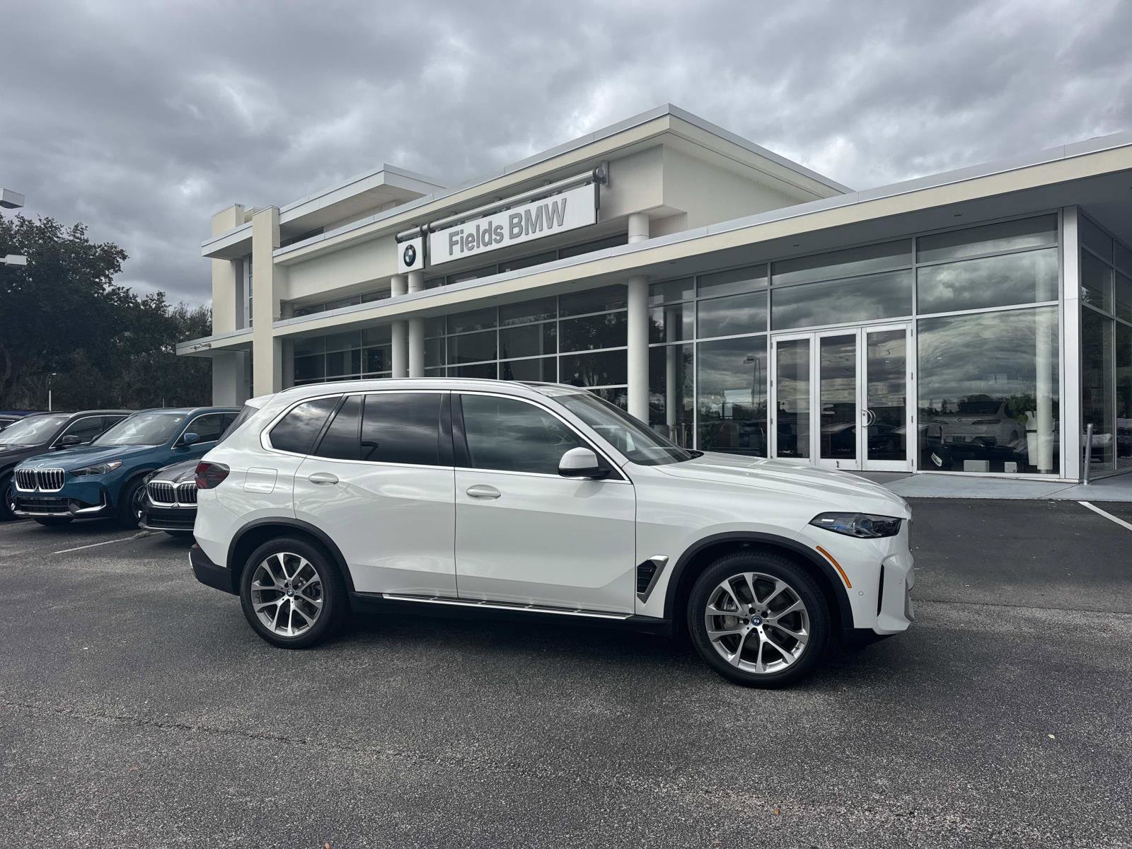 Used 2024 BMW X5 xDrive50e image 1