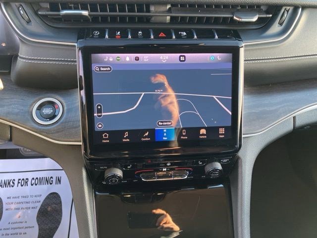 Used 2023 Jeep Grand Cherokee L Limited AWD/4WD image 16