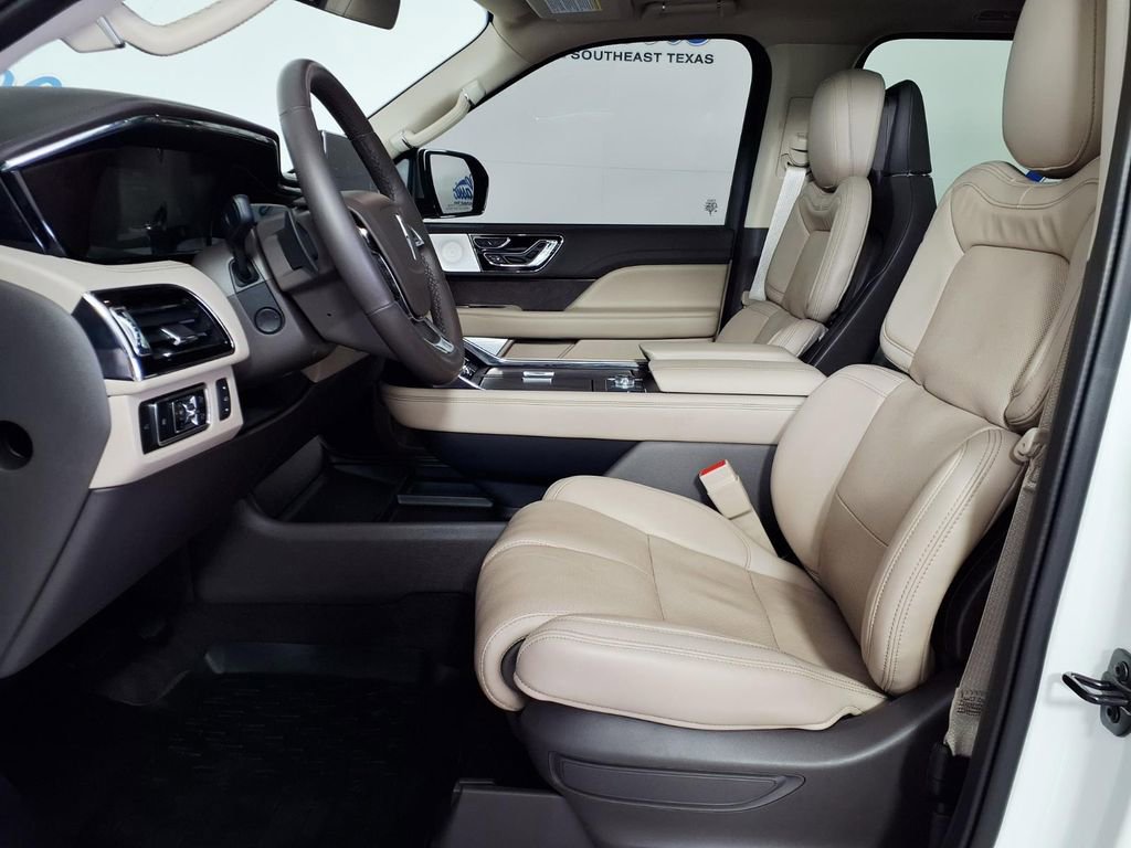 Used 2023 Lincoln Navigator Reserve RWD image 7