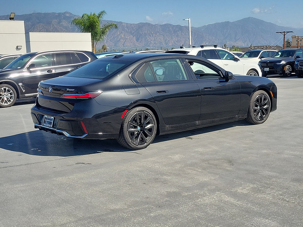 New 2026 BMW 750e xDrive AWD/4WD image 3