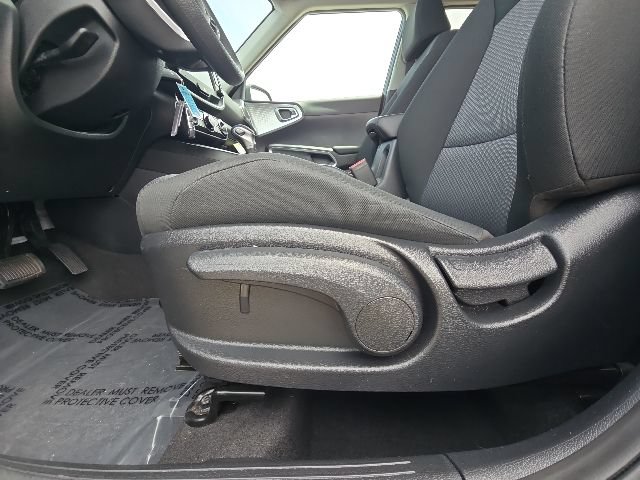 Used 2025 Kia Soul LX w/ LX Technology Package FWD image 19