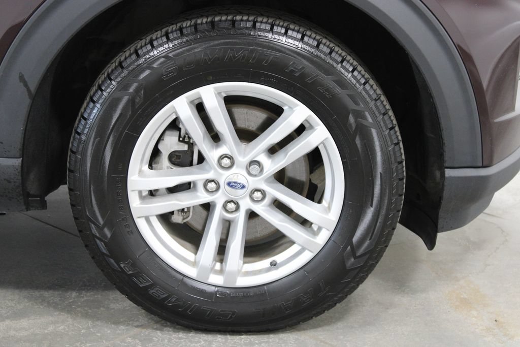 Used 2023 Ford Explorer XLT w/ Equipment Group 202A AWD/4WD image 14