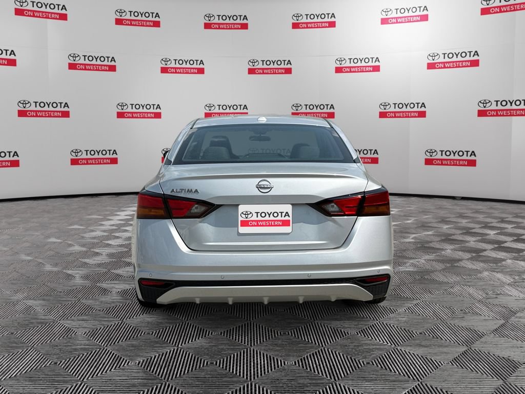 Used 2025 Nissan Altima 2.5 SV FWD image 6