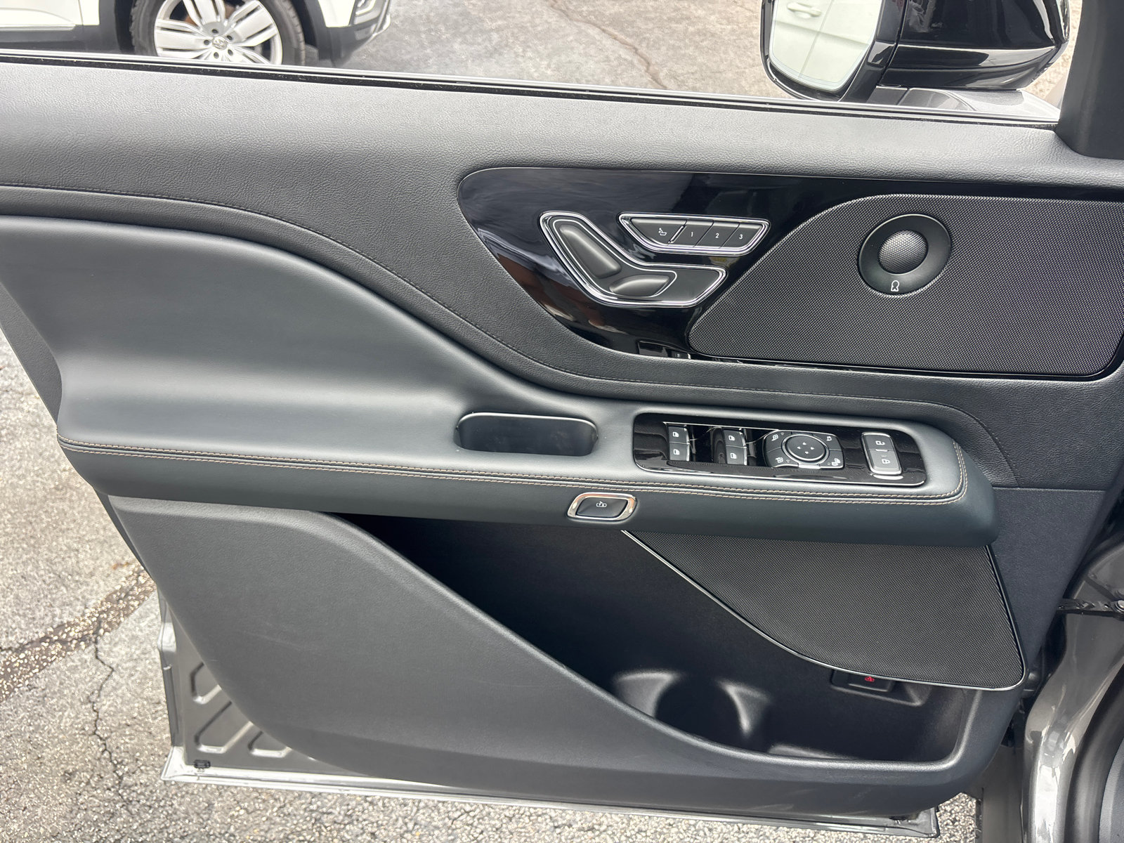 New 2027 Lincoln Aviator Reserve AWD/4WD image 11