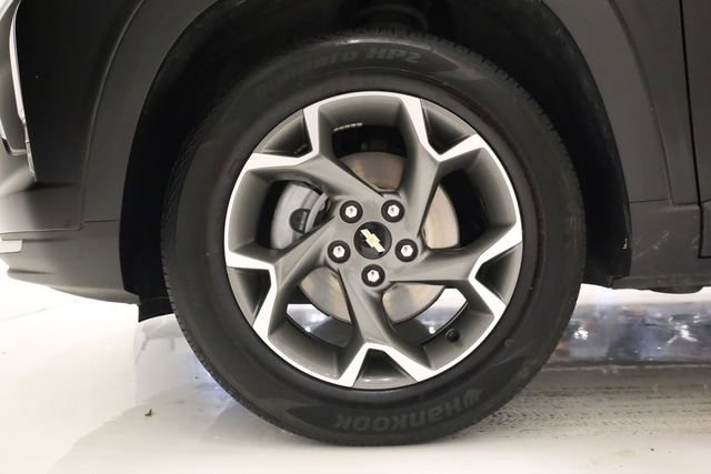 Used 2025 Chevrolet Trax LT w/ LT Convenience Package FWD image 8