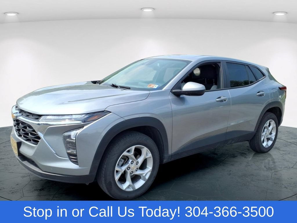 Used 2024 Chevrolet Trax LS w/ LS Convenience Package FWD image 2