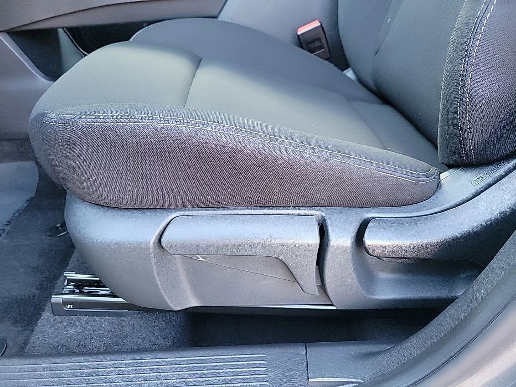 Used 2023 Nissan Rogue S image 12