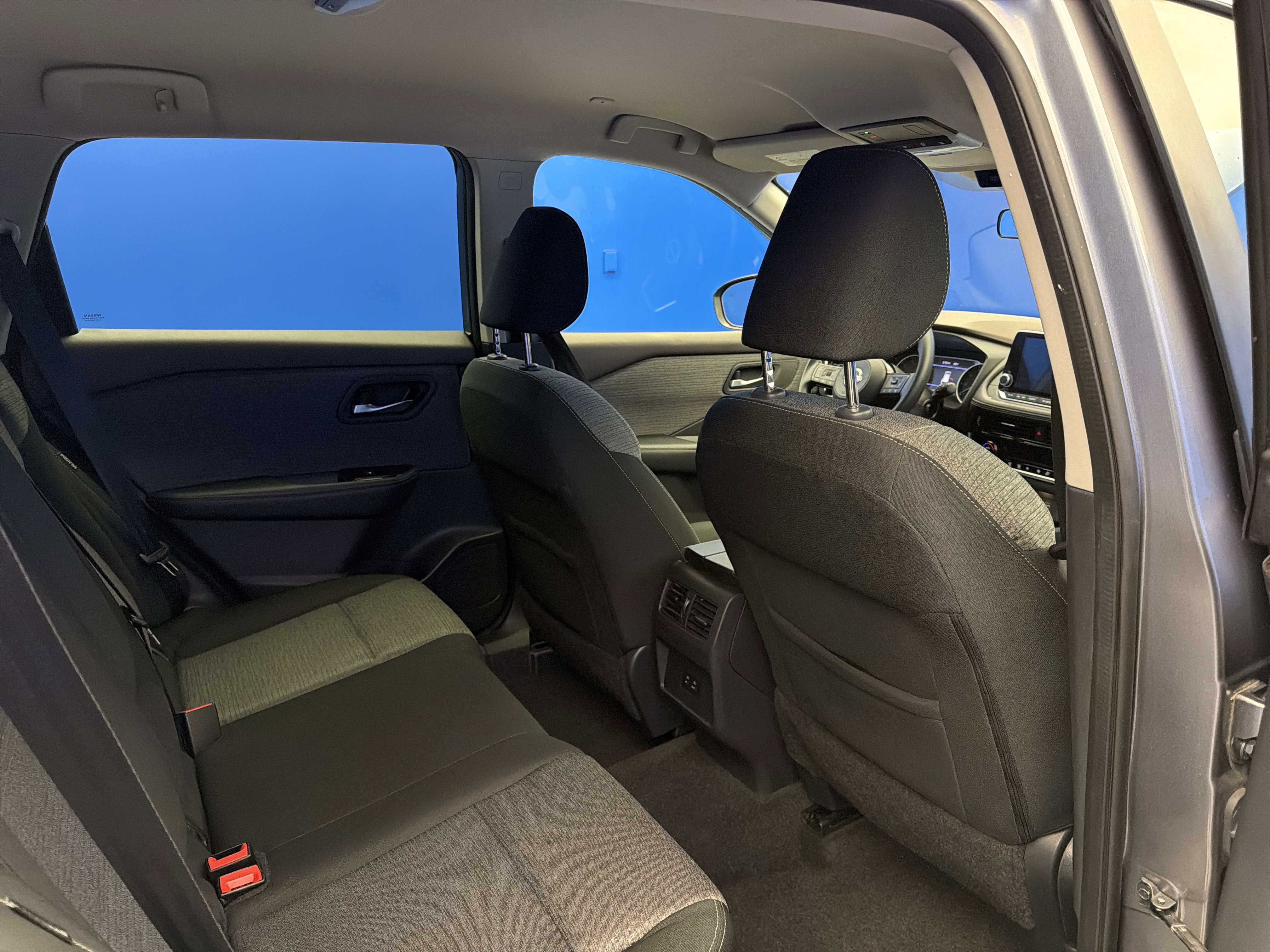 Used 2022 Nissan Rogue SV image 25