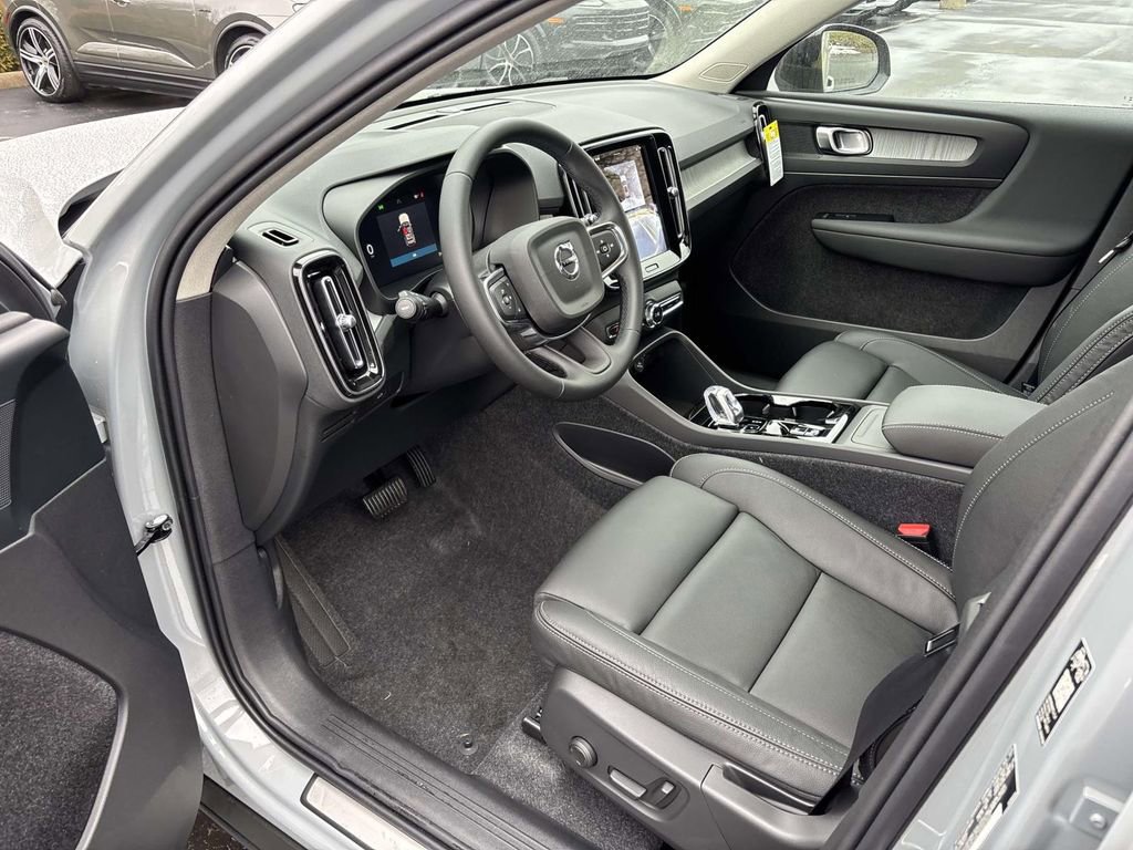 New 2026 Volvo XC40 B5 Plus w/ Protection Package Premier image 24
