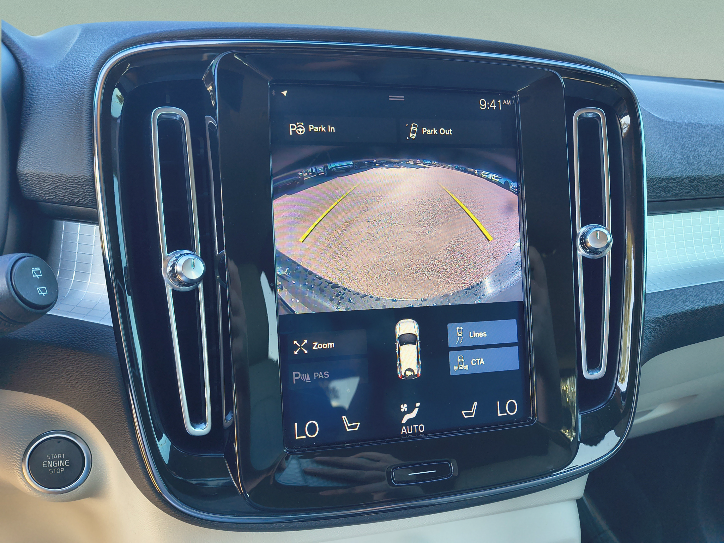 Used 2019 Volvo XC40 T4 Momentum FWD image 23