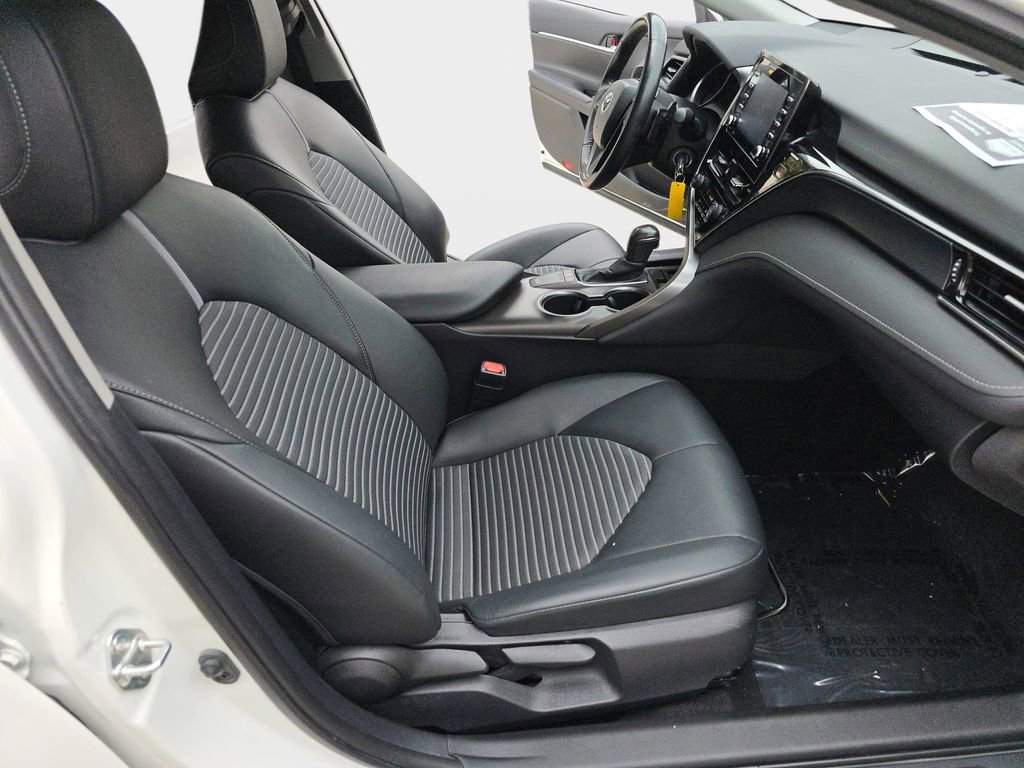 Used 2022 Toyota Camry SE image 12