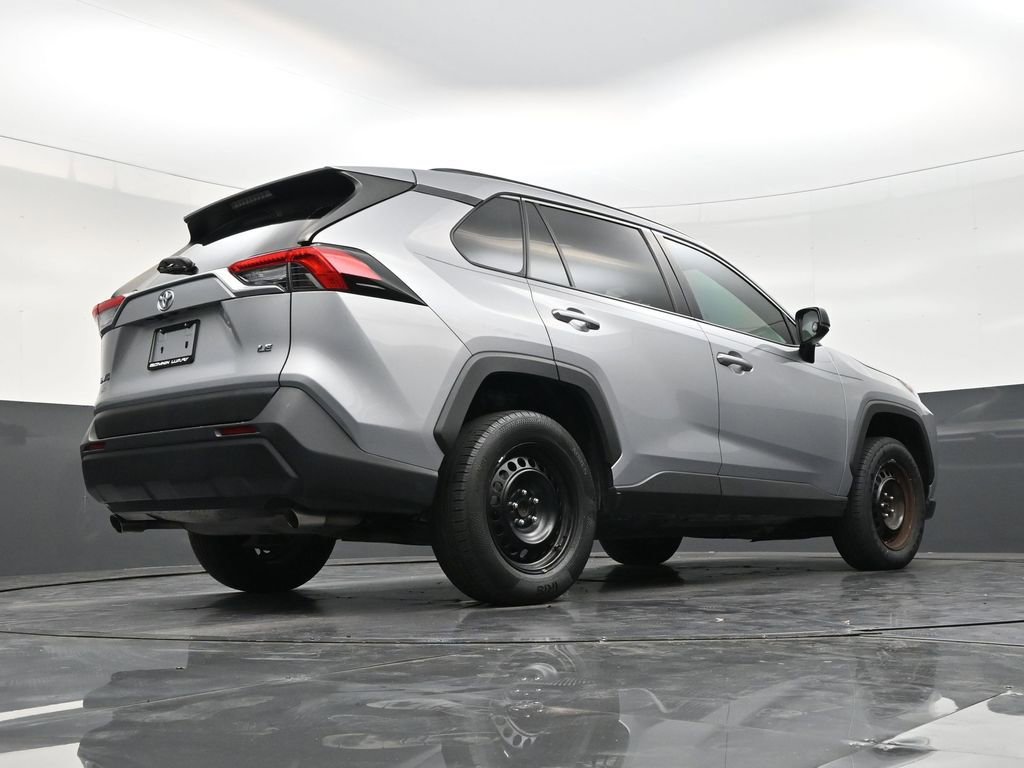 Used 2020 Toyota RAV4 LE FWD image 24