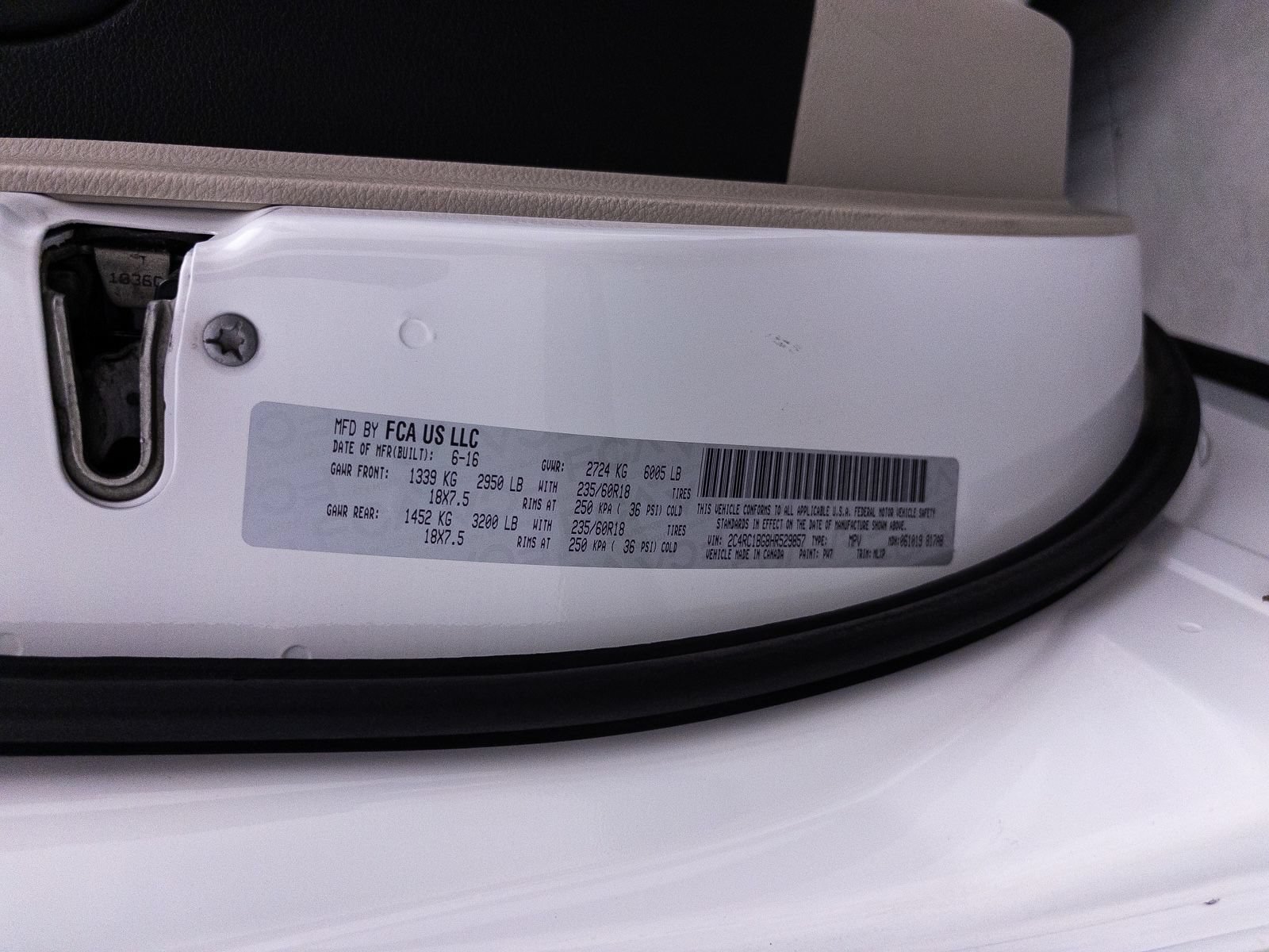 Used 2017 Chrysler Pacifica Touring-L w/ Tire & Wheel Group FWD image 38