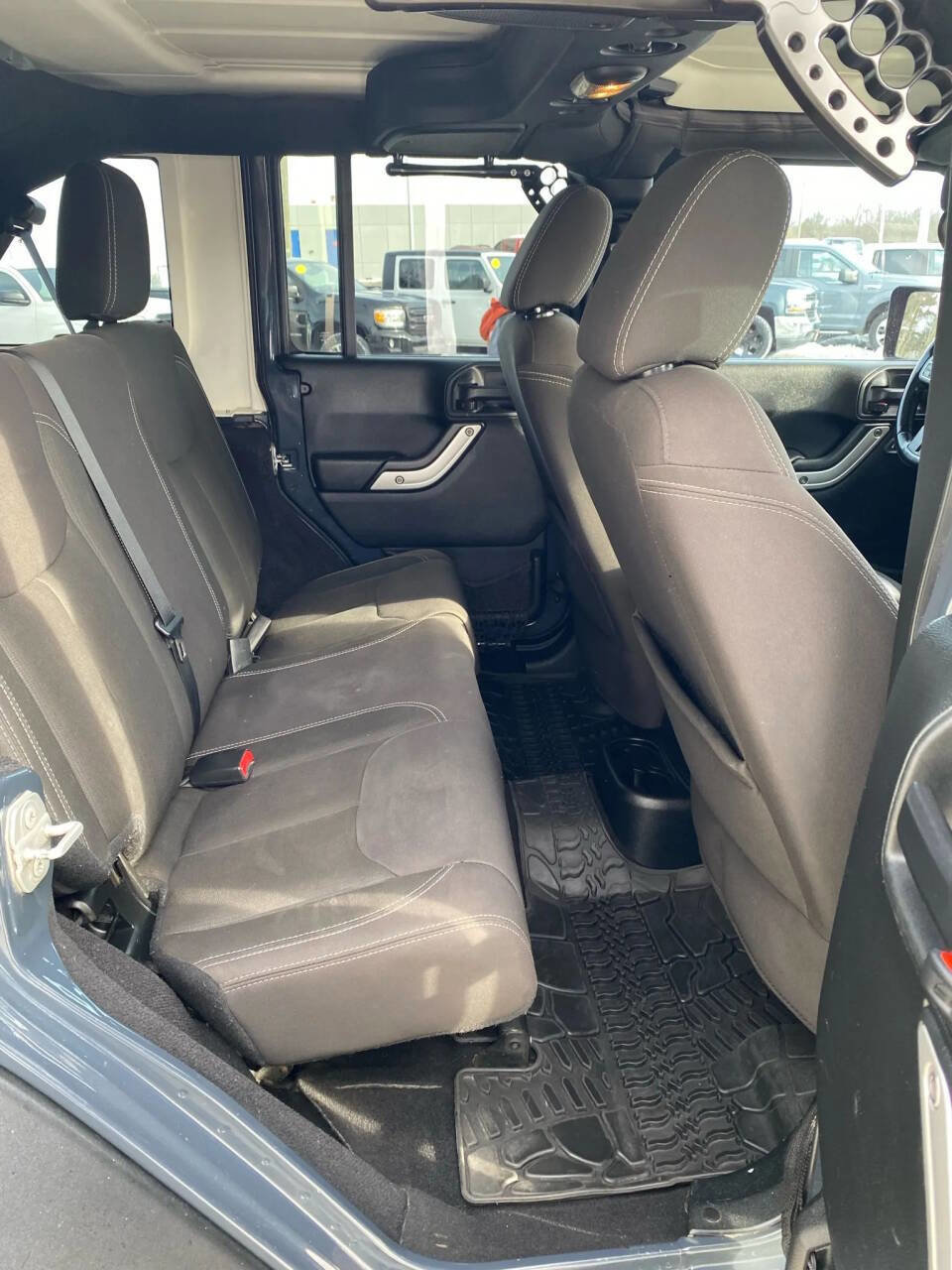 Used 2017 Jeep Wrangler Unlimited Rubicon w/ Cold Weather Group image 23