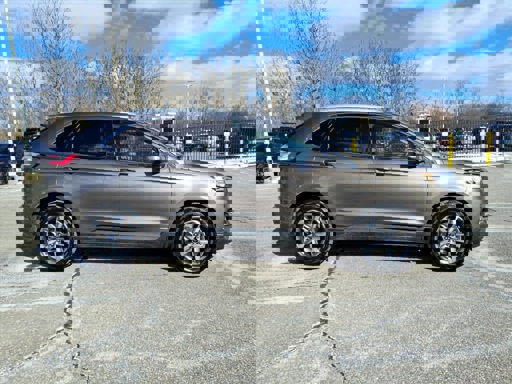 Certified 2019 Ford Edge SEL w/ Equipment Group 201A image 9