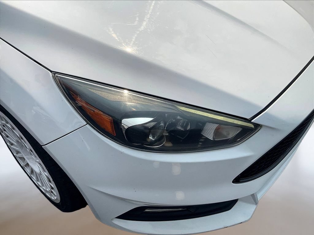 Used 2016 Ford Focus ST w/ Equipment Group 401A FWD image 32