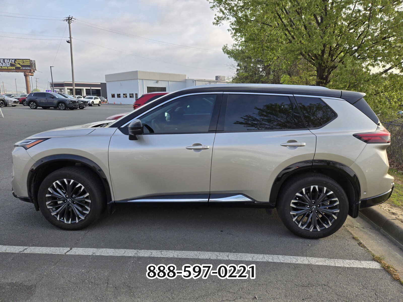 Used 2024 Nissan Rogue Platinum w/ Platinum Premium Package image 2