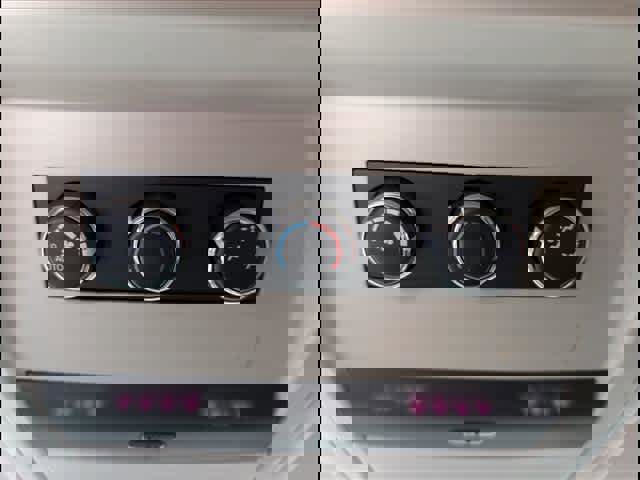 Used 2015 Chrysler Town & Country Limited Platinum image 19