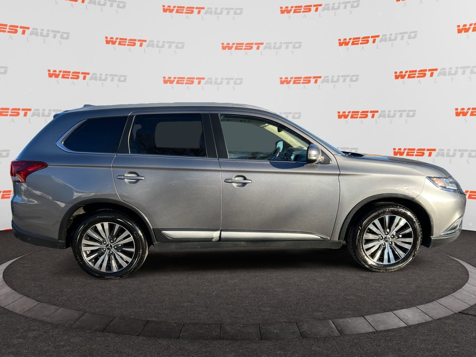 Used 2020 Mitsubishi Outlander SE image 6