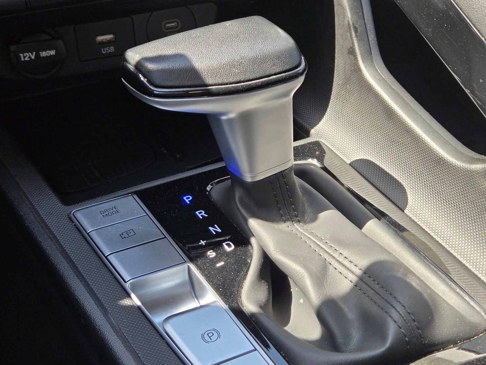 Used 2025 Hyundai Elantra Limited FWD image 23
