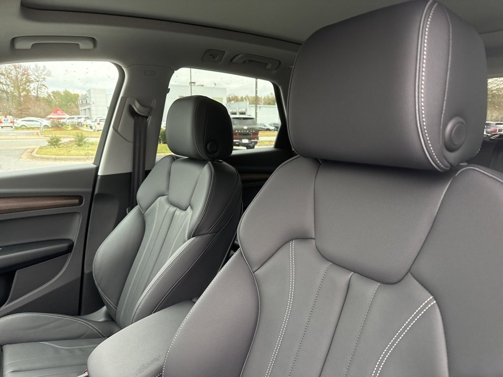 Used 2024 Audi Q5 2.0T Premium w/ Convenience Package image 22