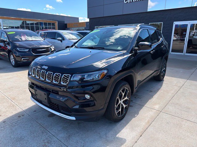 Used 2024 Jeep Compass Limited w/ Sun and Sound Group AWD/4WD image 3
