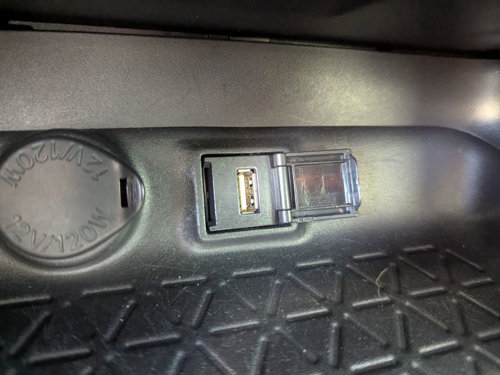 Used 2020 Toyota RAV4 XLE image 21