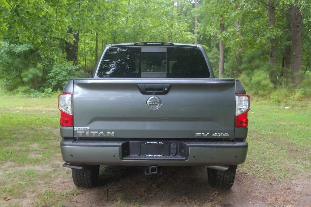 Used 2021 Nissan Titan SV w/ Accessory Utility Package image 4