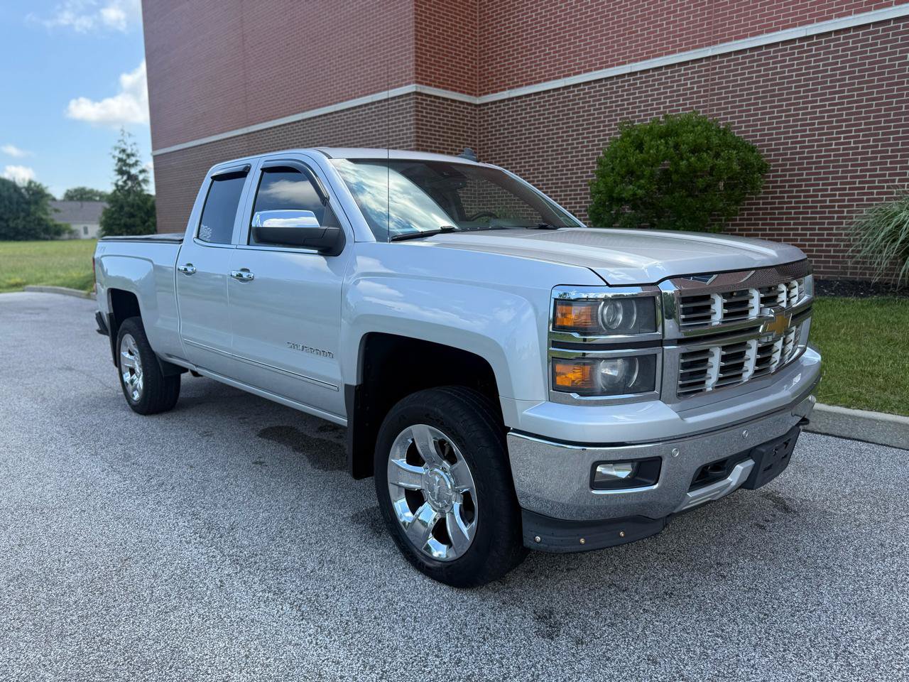 Used 2015 Chevrolet Silverado 1500 LTZ Z71 w/ LTZ Plus Package AWD/4WD image 20