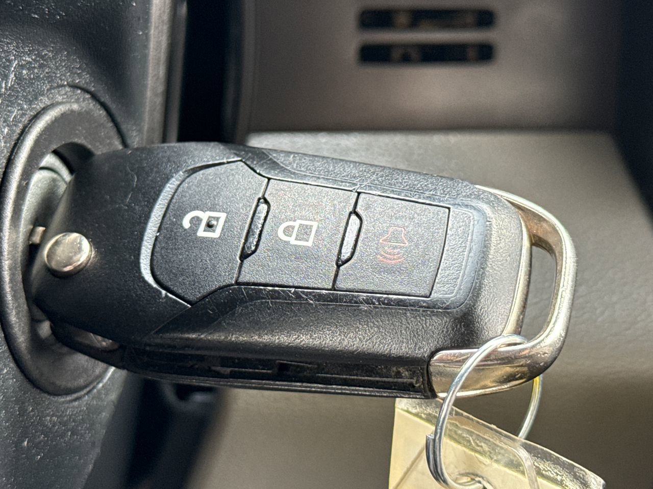 Used 2015 Ford F150 XLT image 22