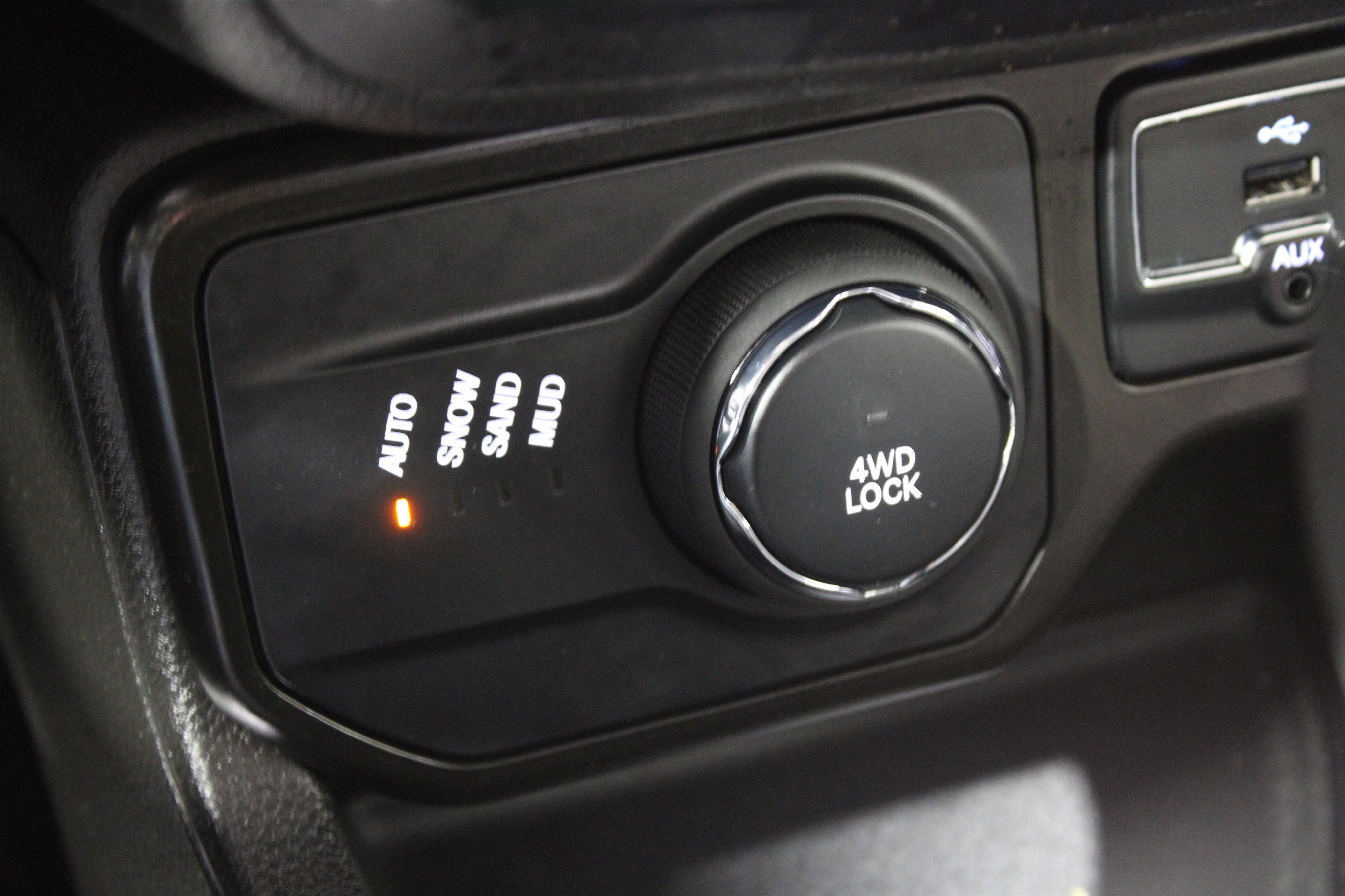 Used 2023 Jeep Renegade Limited image 21