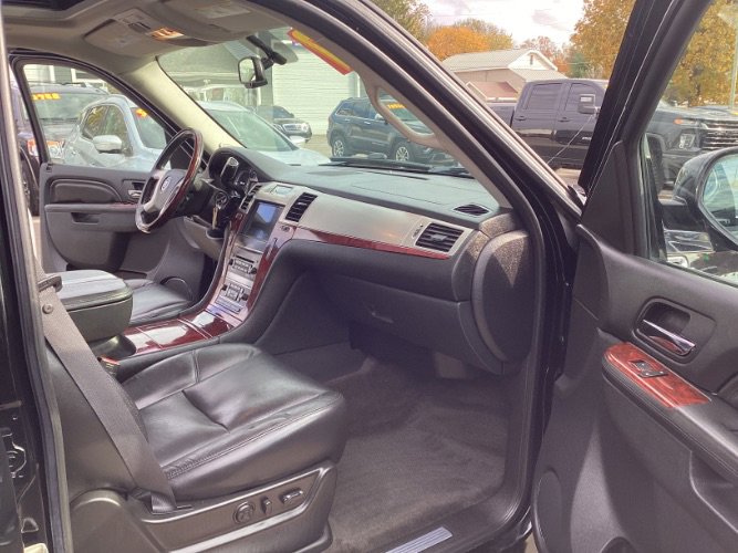 Used 2011 Cadillac Escalade Base w/ Touring Package image 9