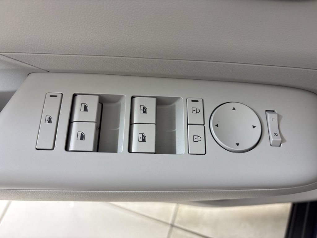 Certified 2025 Hyundai Kona SEL FWD image 17