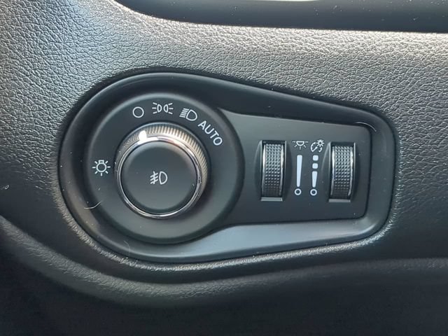 Used 2020 Jeep Renegade Altitude FWD image 29