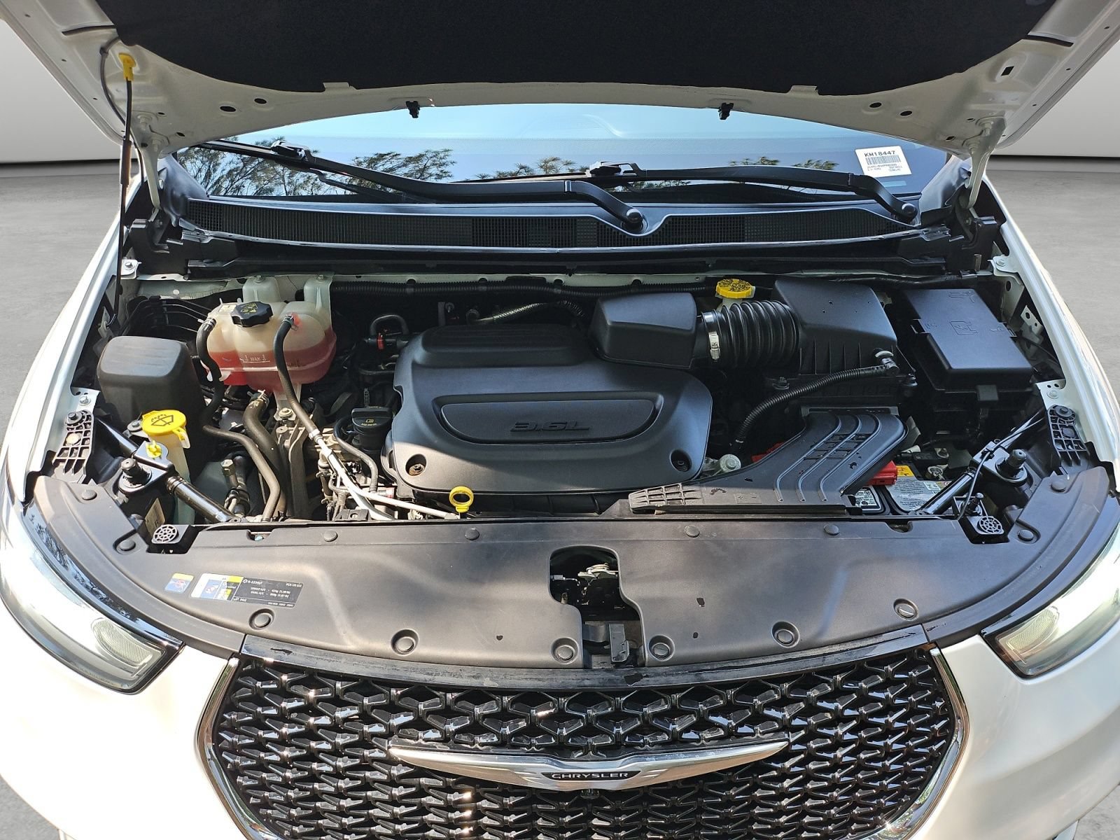 Used 2023 Chrysler Pacifica Touring-L FWD image 38