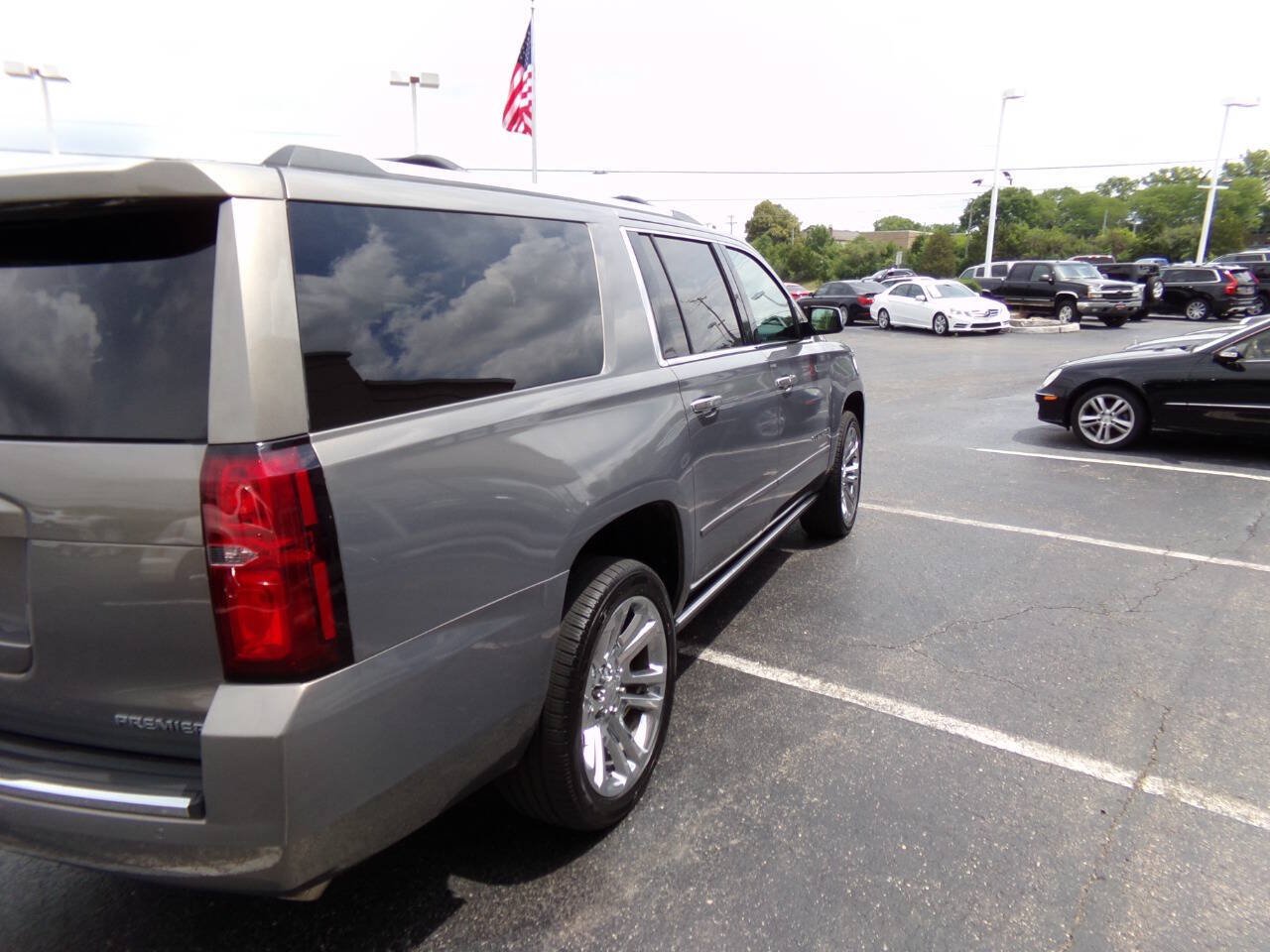 Used 2019 Chevrolet Suburban Premier w/ Premier Plus Edition AWD/4WD image 53