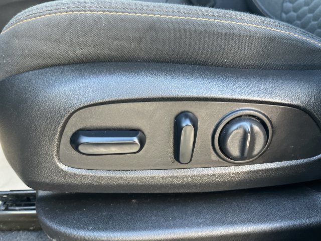 Used 2018 Chevrolet Equinox LT FWD image 17