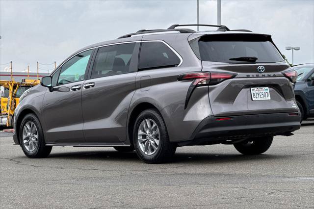 Certified 2022 Toyota Sienna XLE w/ XLE Plus Package FWD image 7
