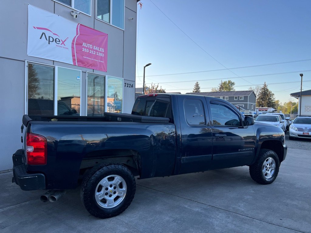 Used 2007 Chevrolet Silverado 1500 LT w/ 1LT Convenience Package AWD/4WD image 9