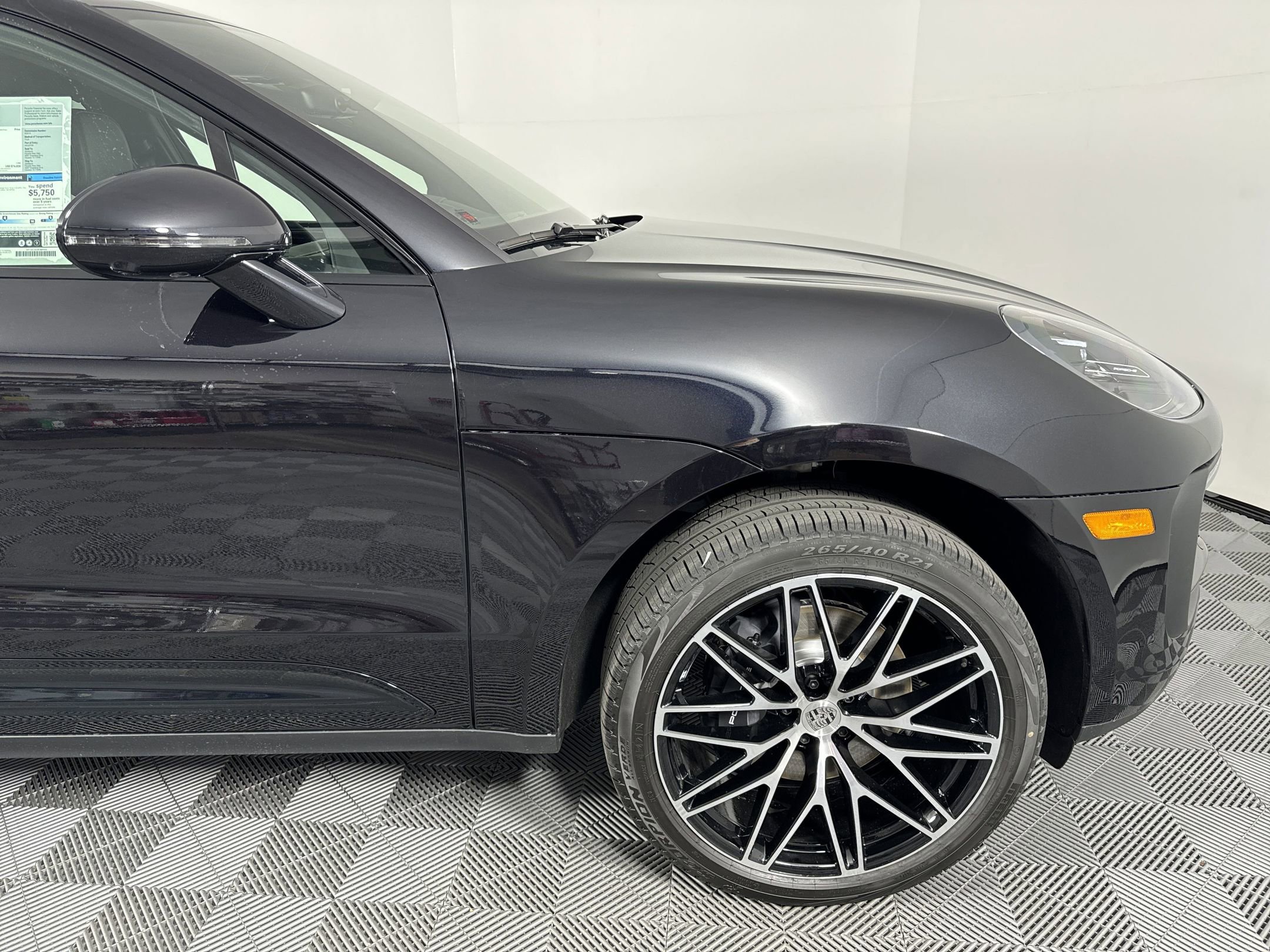 Certified 2025 Porsche Macan image 11