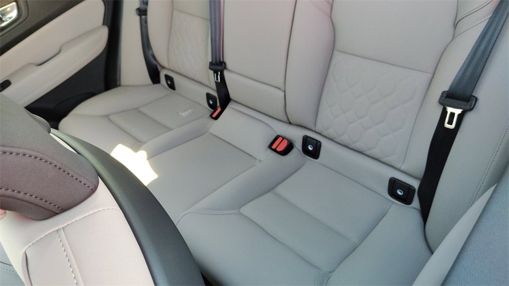 New 2026 Volvo XC60 B5 Plus w/ Climate Package image 24