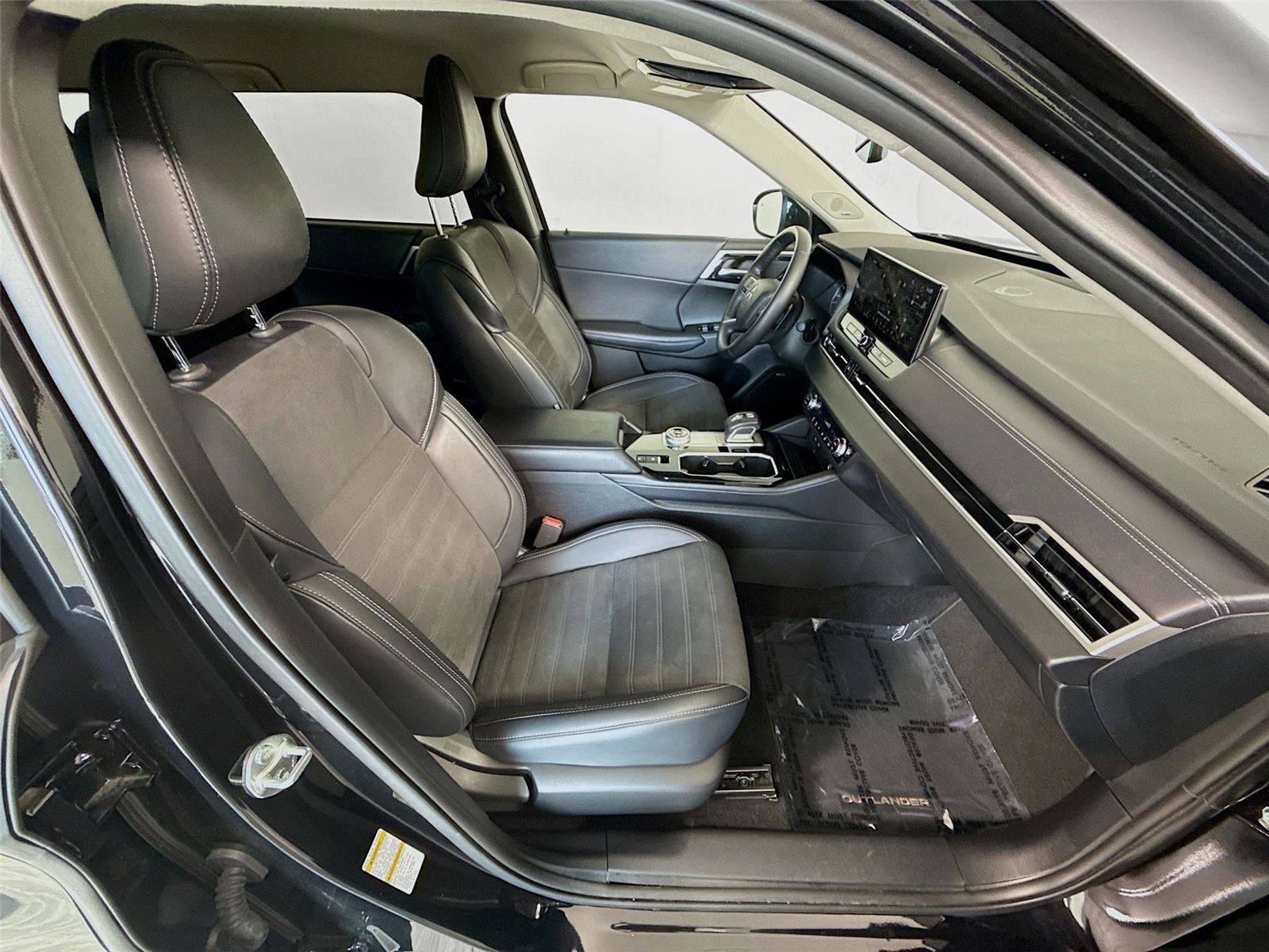 Used 2025 Mitsubishi Outlander SE FWD image 21