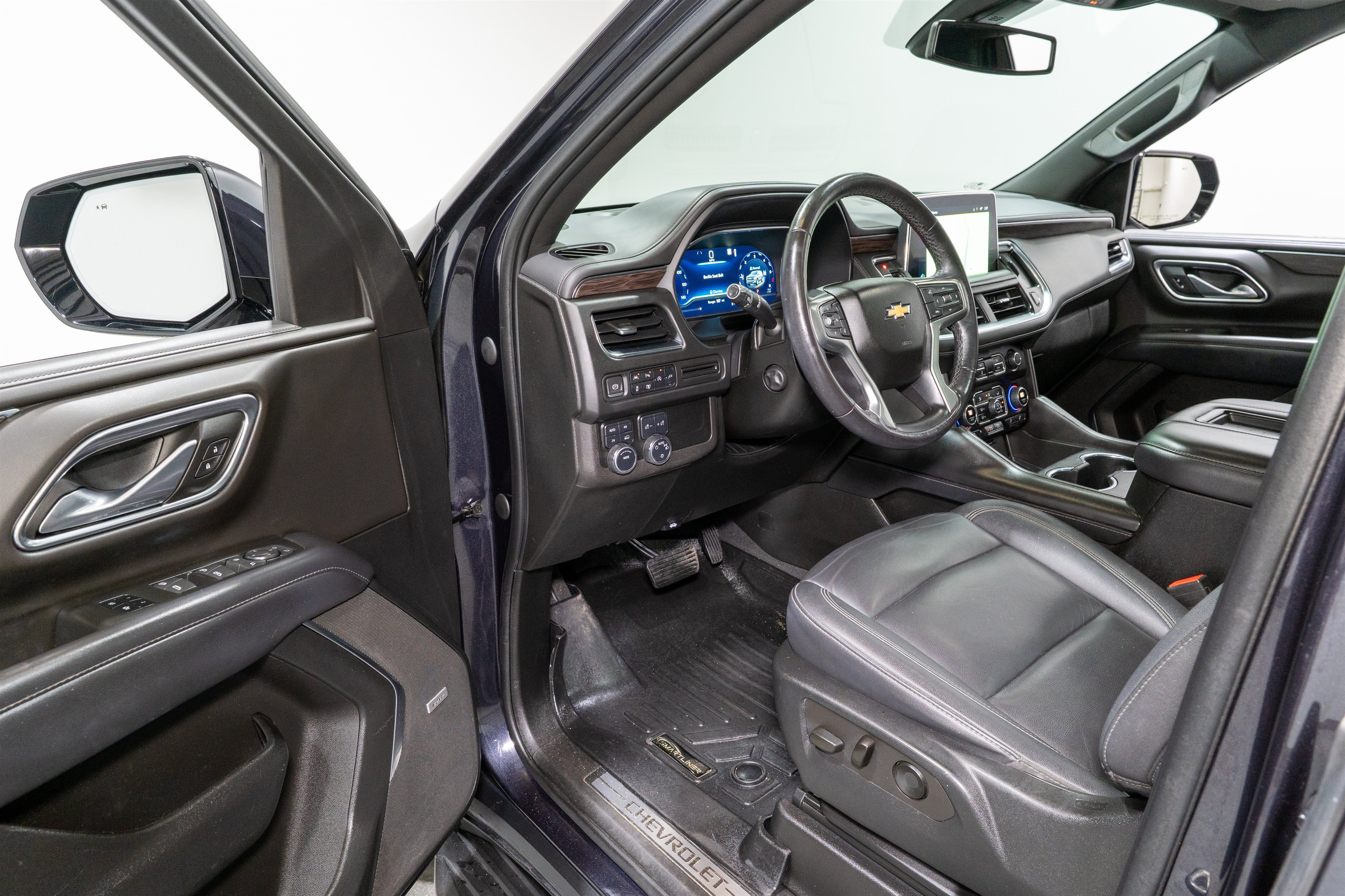 Used 2022 Chevrolet Tahoe LT w/ Luxury Package AWD/4WD image 11